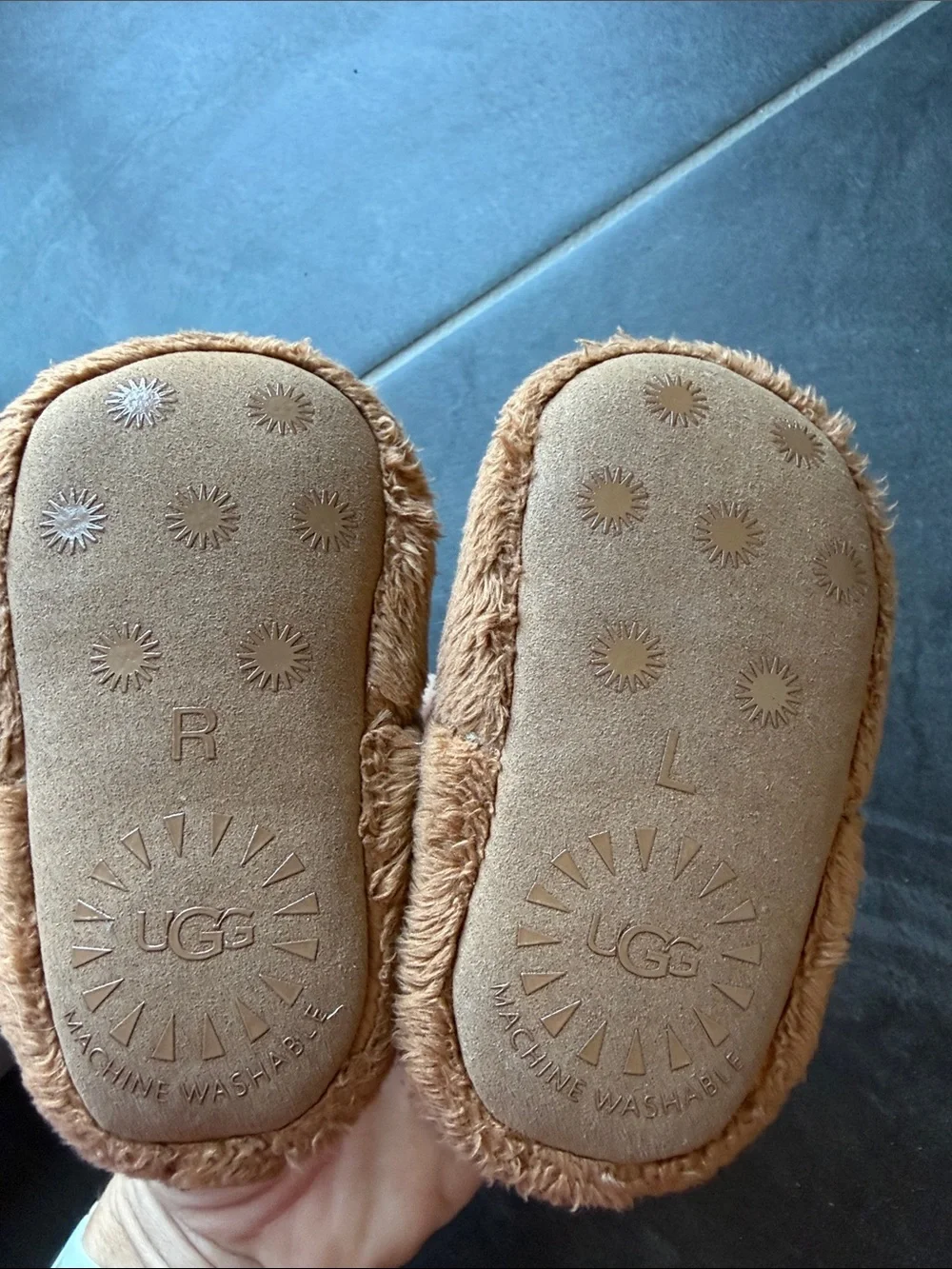 UGG infant chestnut size 2/3 (6-12 mo) plush brown Slip-On Slippers